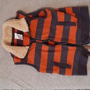 Vest with sherpa collar